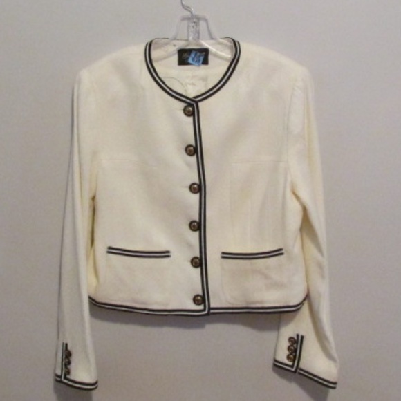 Ivory Boucle Jacket, Chanel-style, Size 8 - Picture 2 of 7